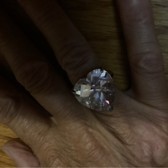 Fashion, jewelry, large heart-shaped ring - Picture 9 of 10